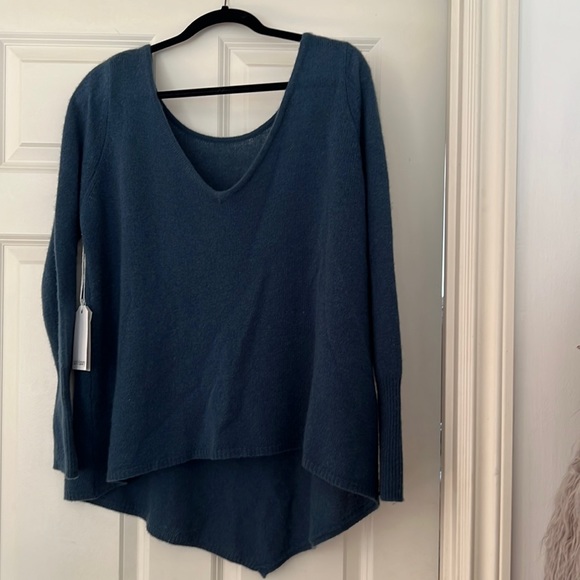 Subtle Luxury Cashmere blue high low style sweater long sleeve - Picture 1 of 5